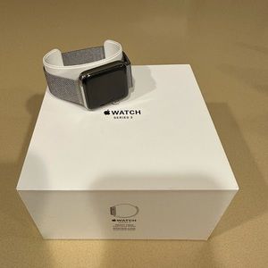 Apple Watch Series 3 42mm - Stainless Steel - Milanese Loop - GPS + Cellular